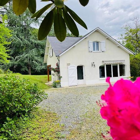L'Oree Des Roses, Hebergement De Vacances Avec Jardin Et Piscine Gan Bagian luar foto